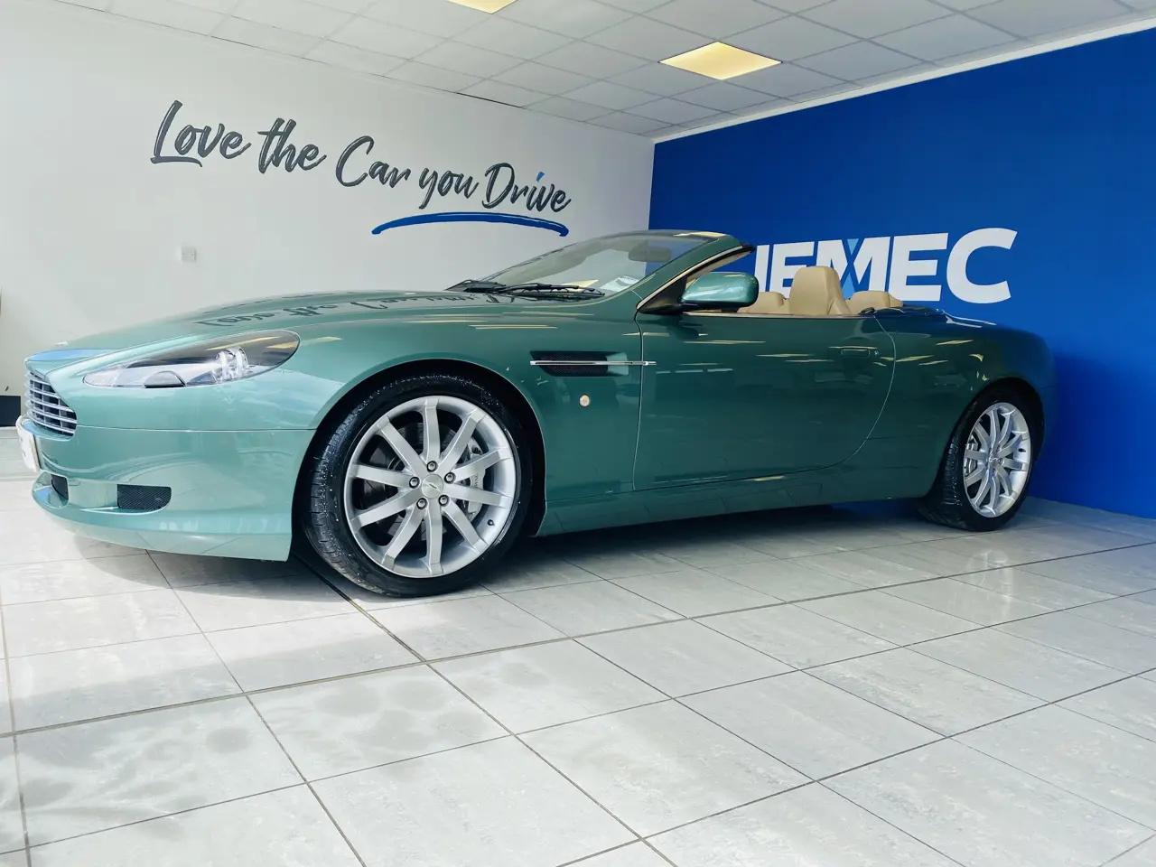 Aston Martin DB9