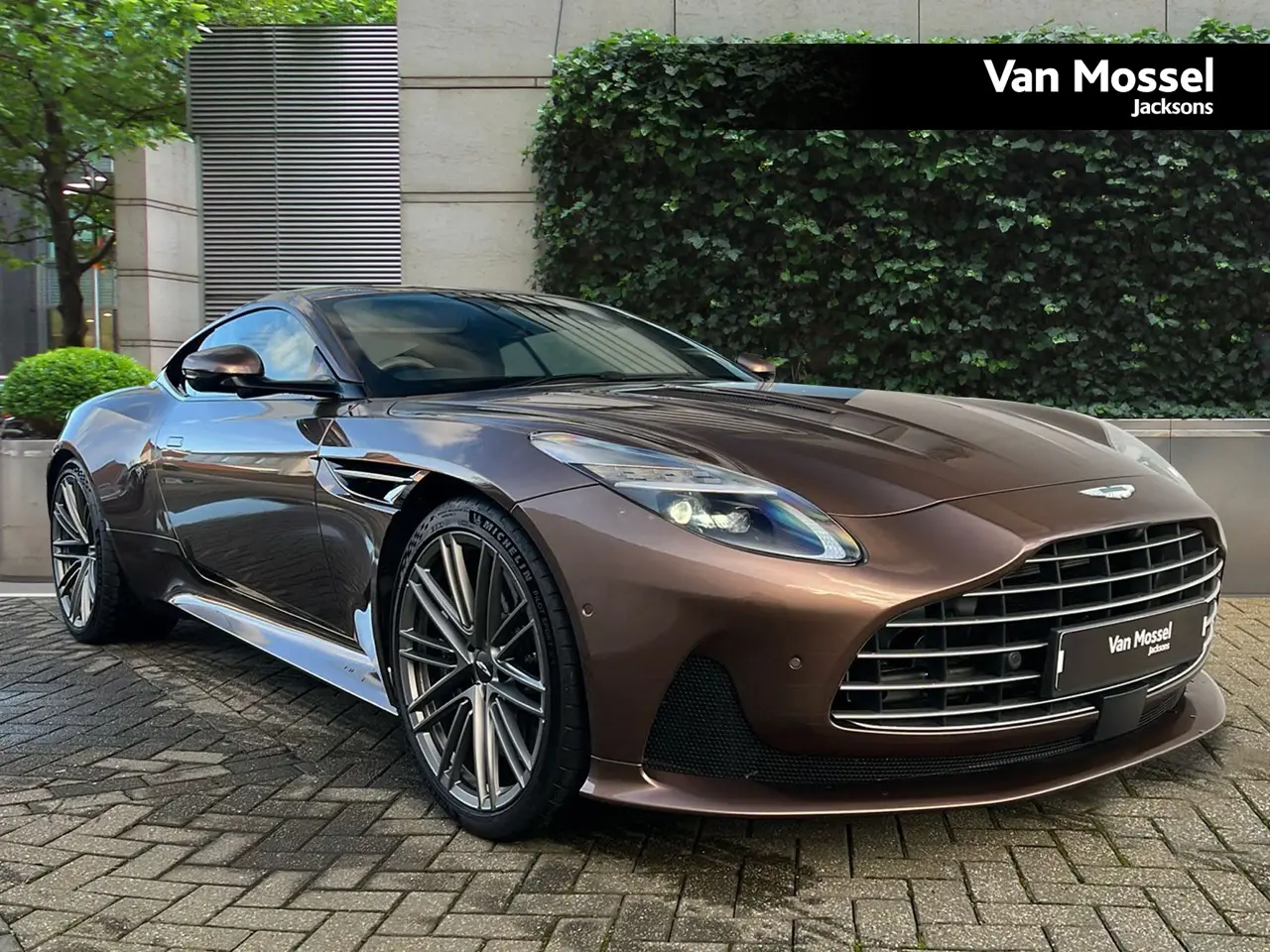 Aston Martin DB12