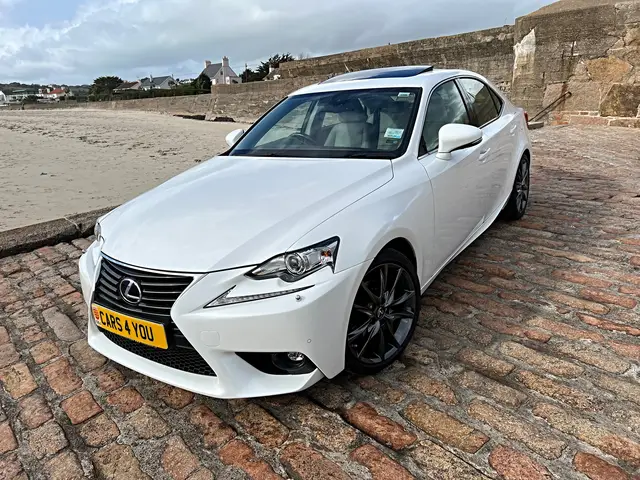 Lexus IS