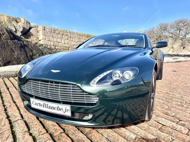 Aston Martin V8